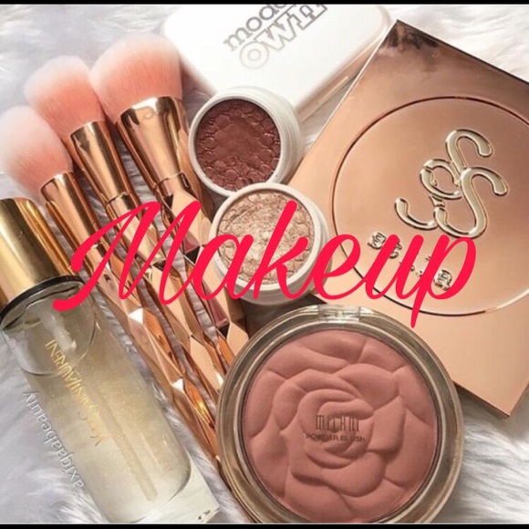 Makeup listing - Picture 1 of 1